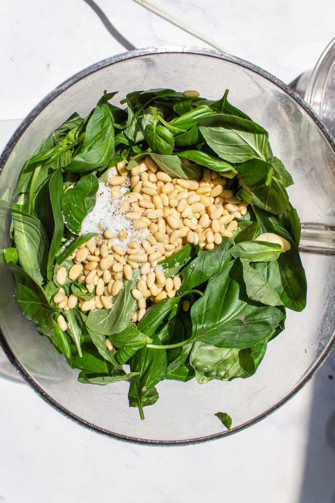 basil and pinenuts before blending