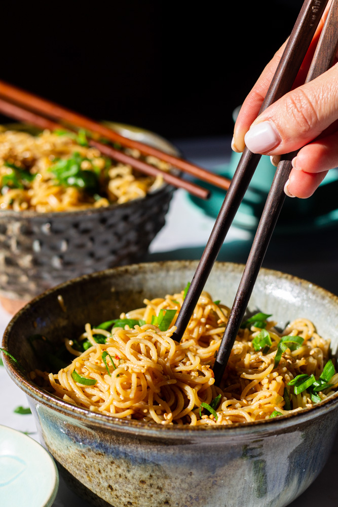 Sesame Garlic Ramen Noodles - The Salty Marshmallow