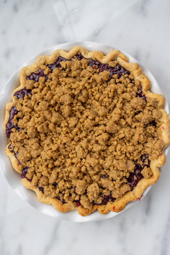 berry pie with cardamon crumb