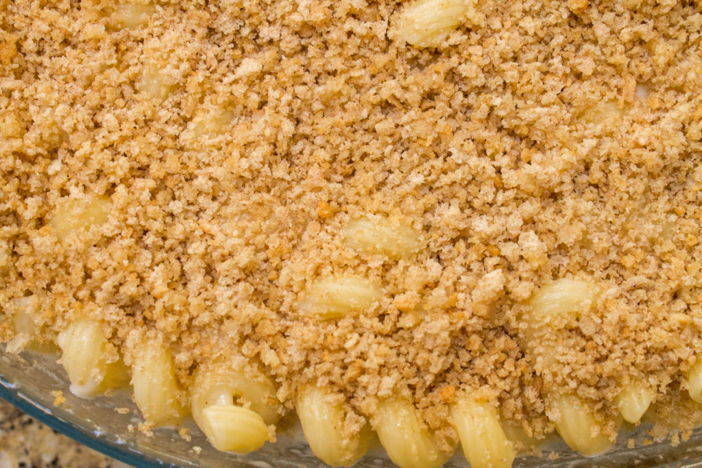 mac and cheese with bread crumbs before baking