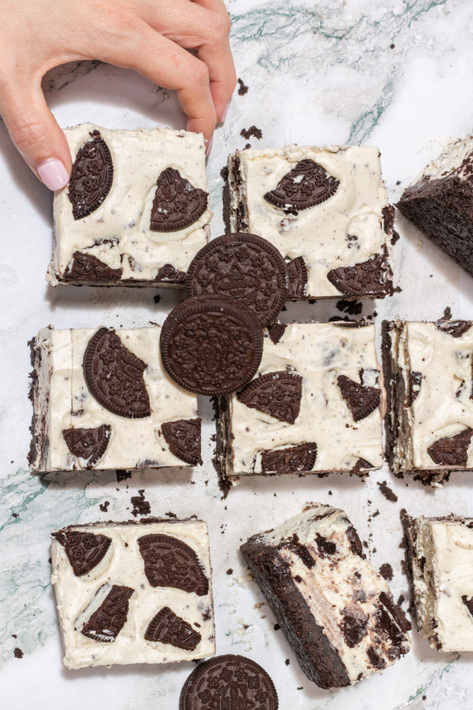 cookies and cream cheesecake bars