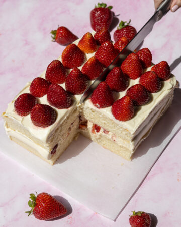 strawberry vanilla sheet cake